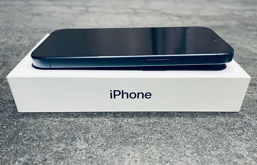 iPhone 15 Pro, 256 ГБ, SIM + eSIM