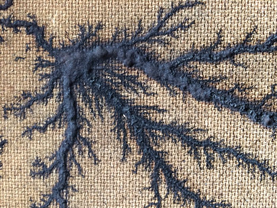 Продавам уред за електро гравиране на дърво по  метода „Лихтенберг“