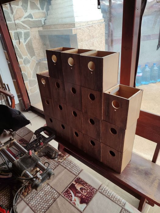 Продавам гнездилки за вълнисти и корели .