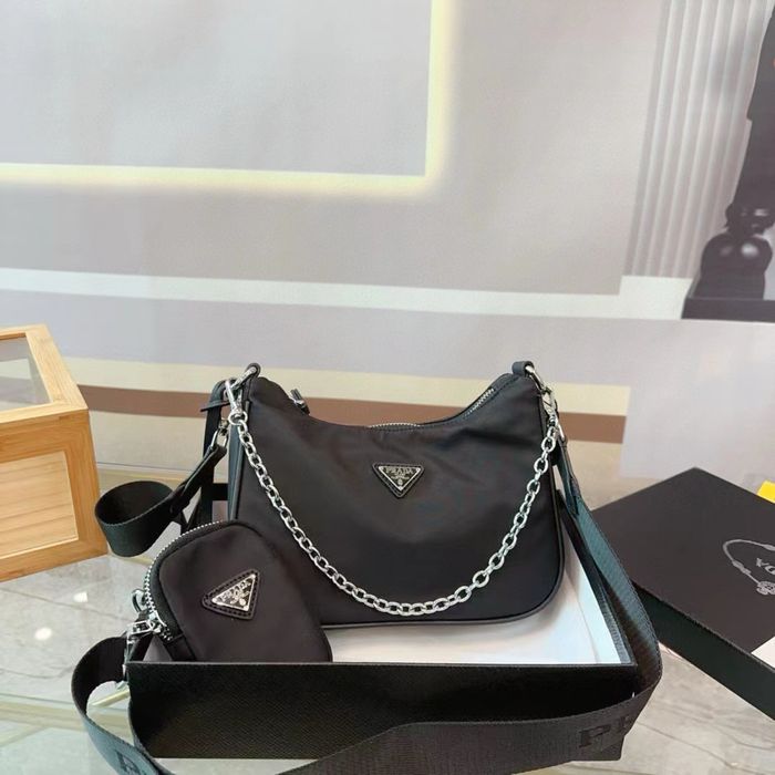 Дамска чанта прада