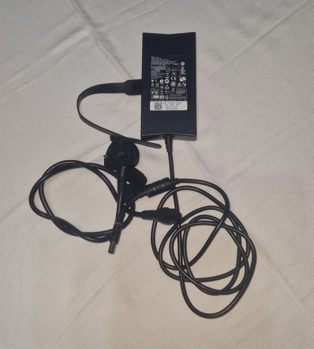 Адаптор Dell 135 w, 19,5 V в комплект с захранващ кабел