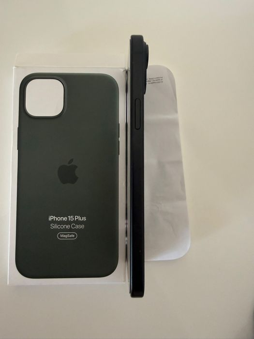 Vând iPhone 15 plus
