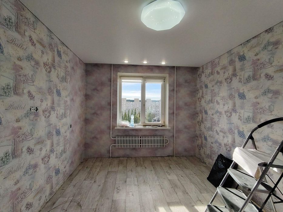 Поклейка обоев..