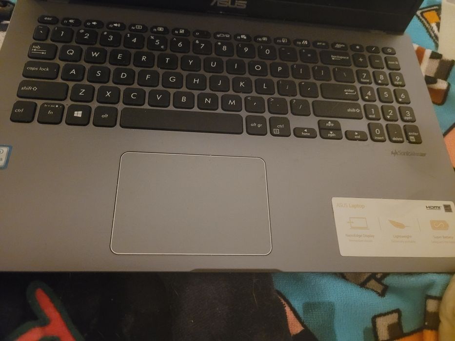 Laptop Acer cu i5 8265U, 8 GB RAM si SSD 500 GB