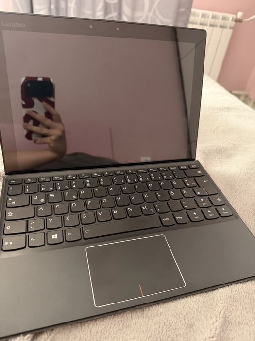 Лаптоп-таблет Lenovo 2-в-1 / Intel i5 / 8GB /