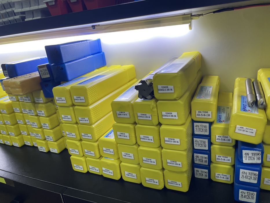 Токарный резецлар Акцияда 25х25 нархи 70.000 пластина напайка INSERT