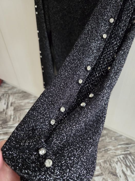 Продам красивую кофту со стразами