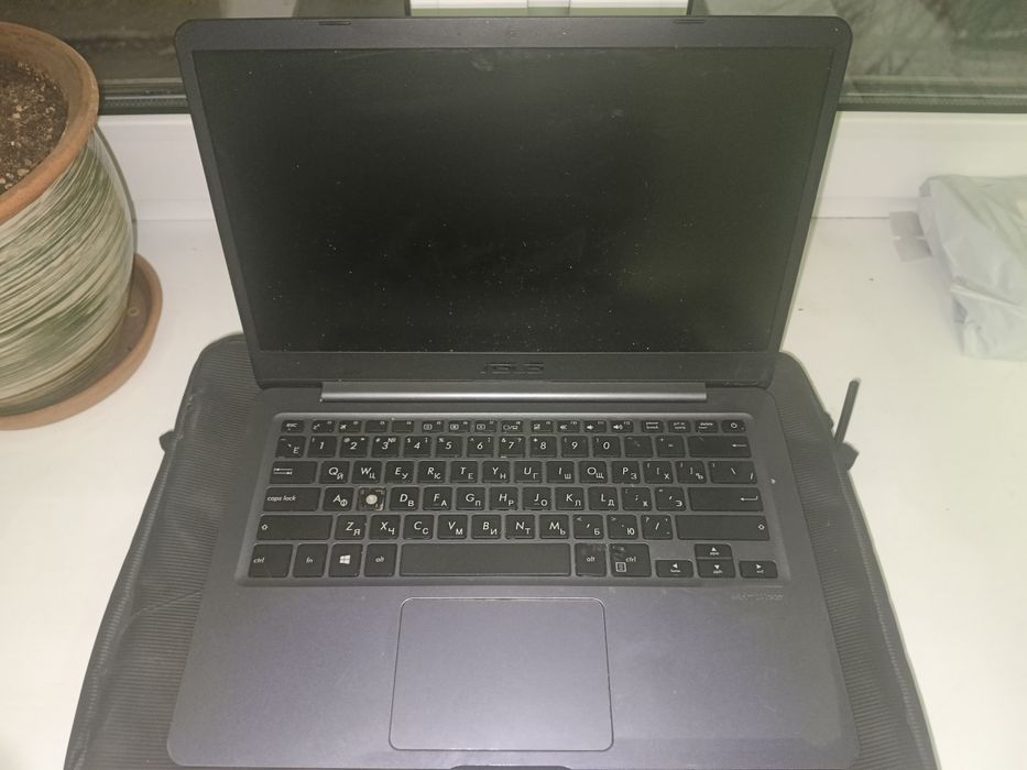 Ноутбук asus e406s
