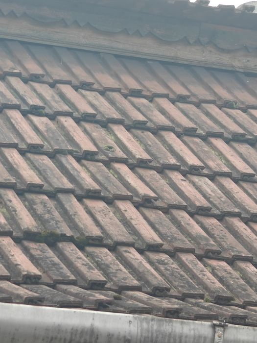 Donez țiglă veche în stare bună