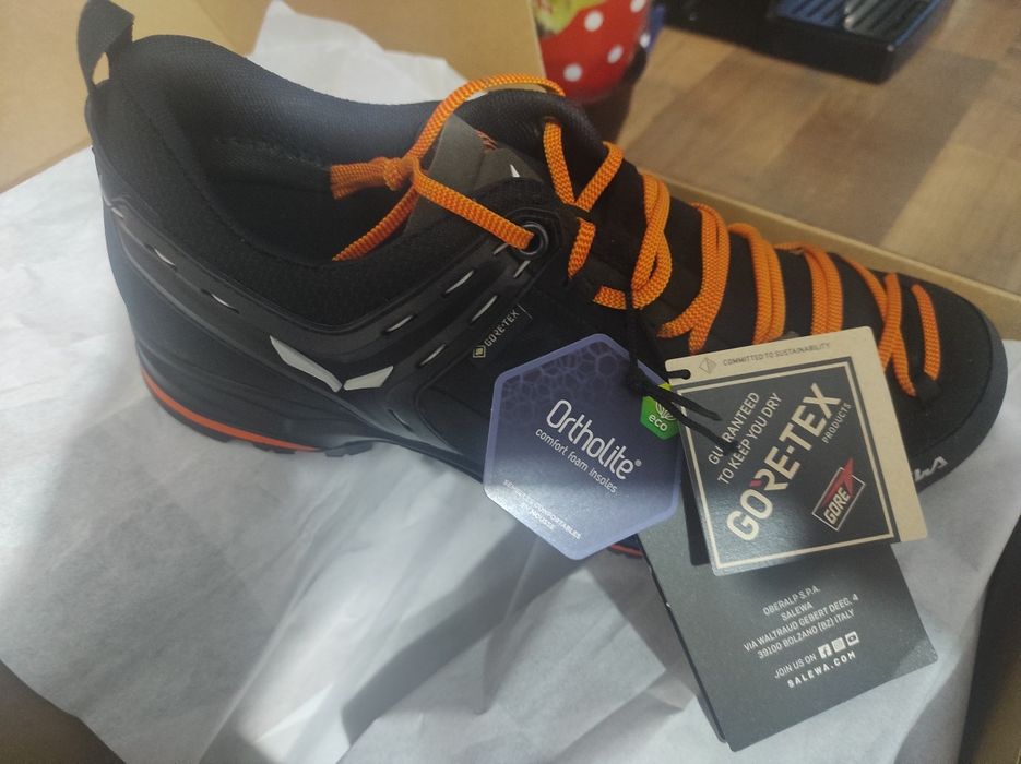 Vând pantofi Salewa GTX