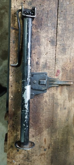 Продам домкрат на Мерседес 190, 124 оригинал
