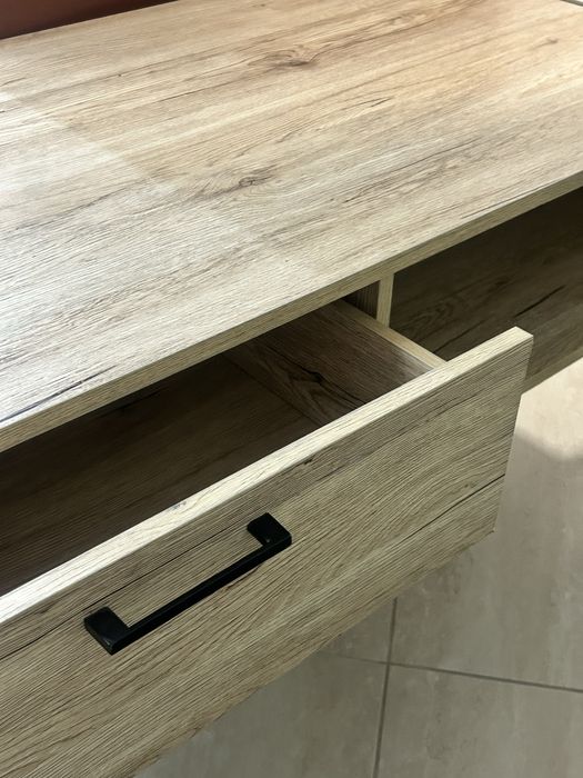 Холна маса с чекмедже