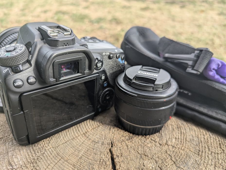 Canon  80D cu obiectiv Canon 50 mm F1.8, Tokina 11-16 mm F2.8, 3 baterii cu incarcator + accesorii, stare foarte buna