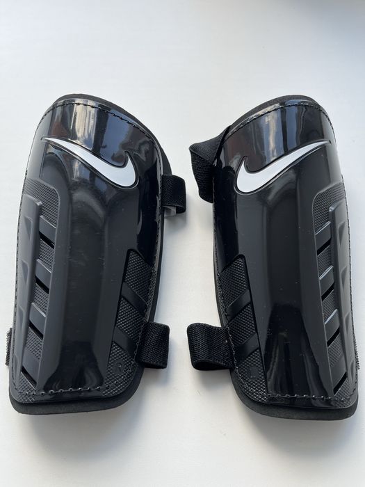 Щитки футбольные «Nike park guard»