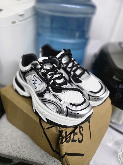 Продам новые кроссовки