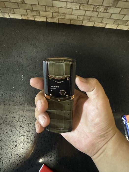 Vertu Signature S Design 3G Pure Black Gold Dark Green Crocodile