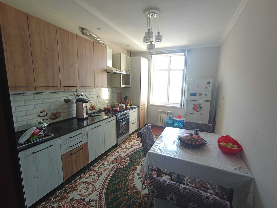 80 m2 kvartira satiladi