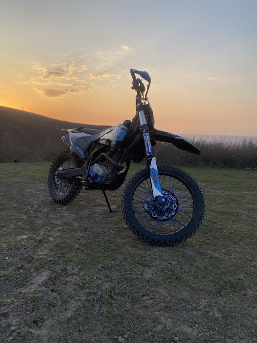 Эндуро Avantis мотоцикл