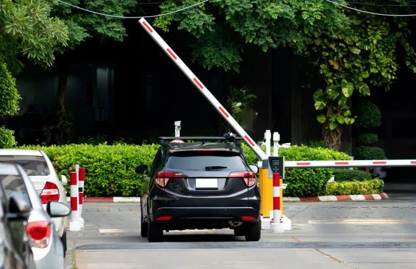 Inchiriez locuri de parcare auto, dube,etc  exterior in oras Pitesti.