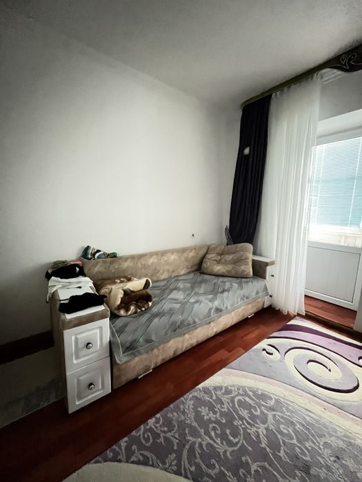 Диван. Раскрывается для двух человек.