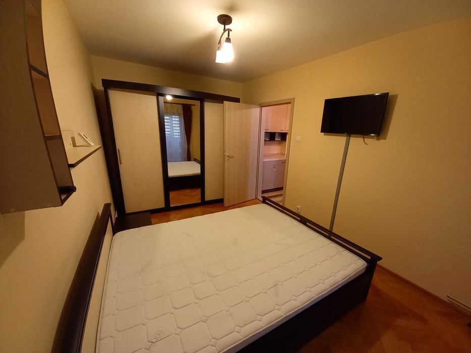 Proprietar inchiriez apartament 3 camere decomandat, langa Parcul Copiilor (Complexul Stundentesc).