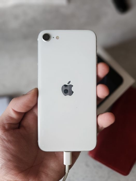 Продам IPhone se gen 2, 2020