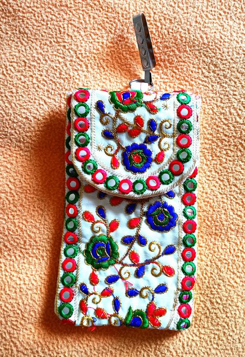 Gentuta brodata India