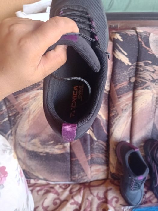 Adidași vibram nr 38