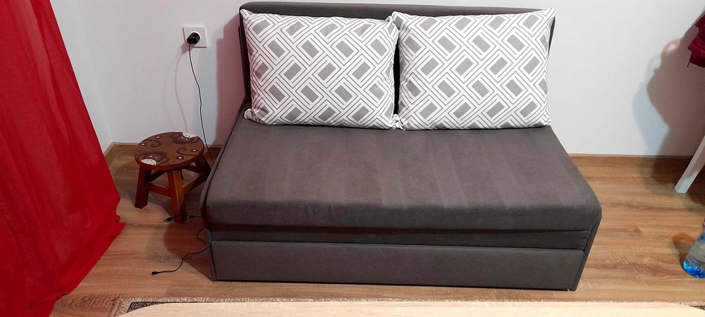Продавам разтегателен диван,нисък,като нов