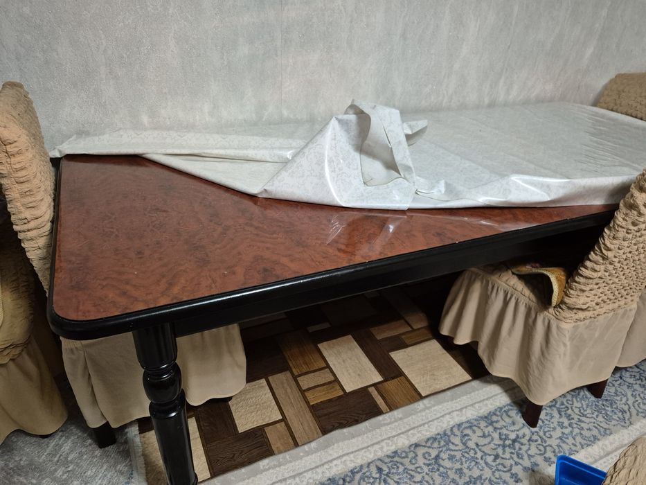 Продаю стол гостевой