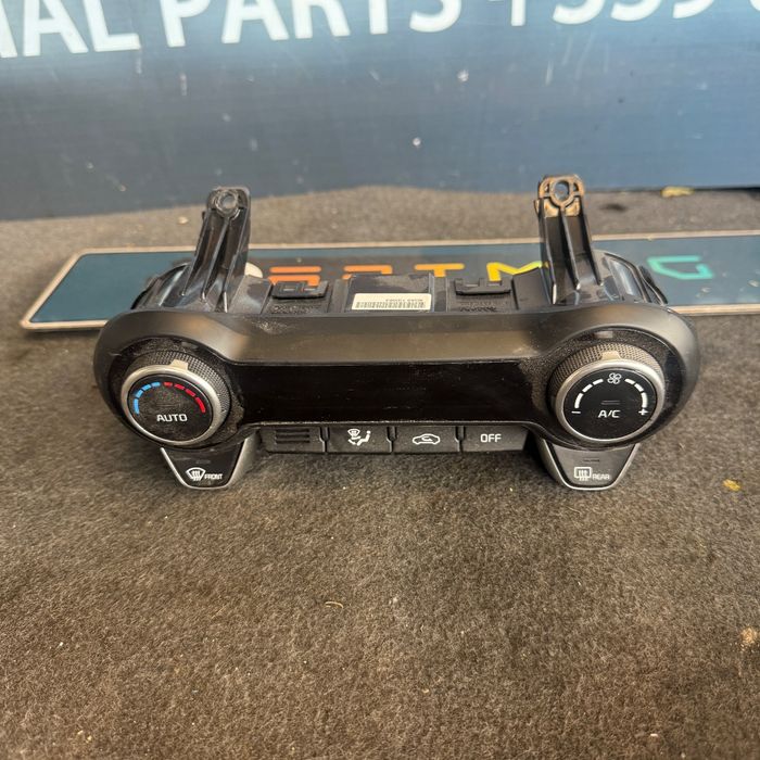 Контролен панел за управление на климатика и парното за Kia Stonic 97250-H8DA0-399