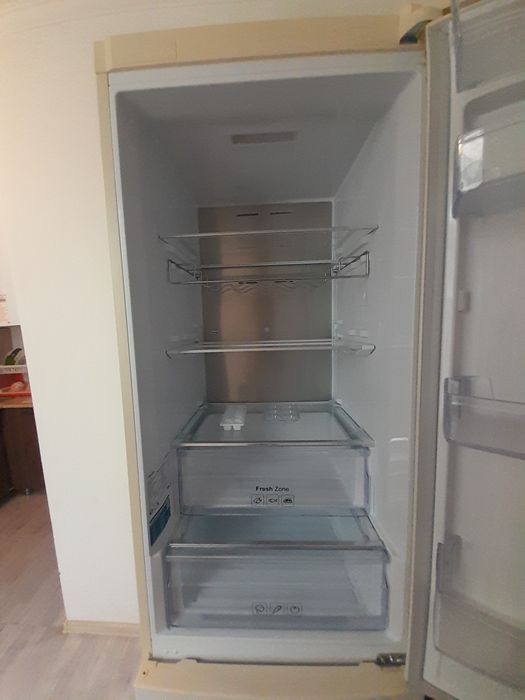 Продаеться холодильник