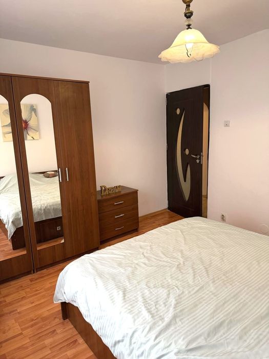 Închiriez apartament 3 camere, zona Traian, str. Matei Basarab
