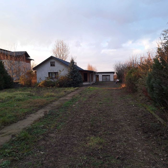 Vând teren intravilan cu casa in Halmeu