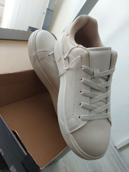 Oferta Adidașii Damă Noi Am Numere 38/39 La Cutie Calitate Bună
