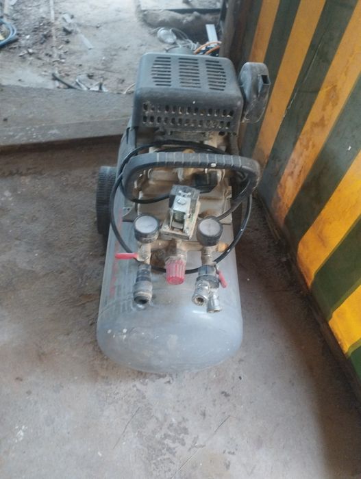 Продаётся компрессор в хорошем состоянии на 50 л