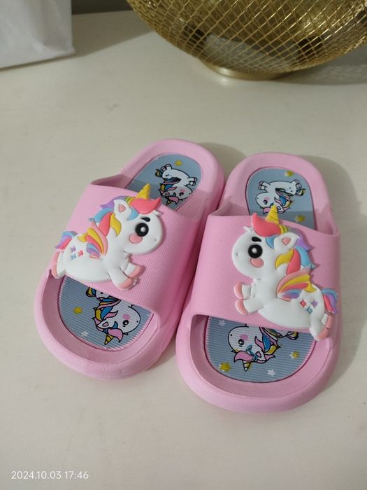 Продаю тапочки для девочек резиновые