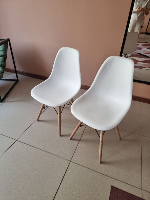 Стулья белые 2 штуки