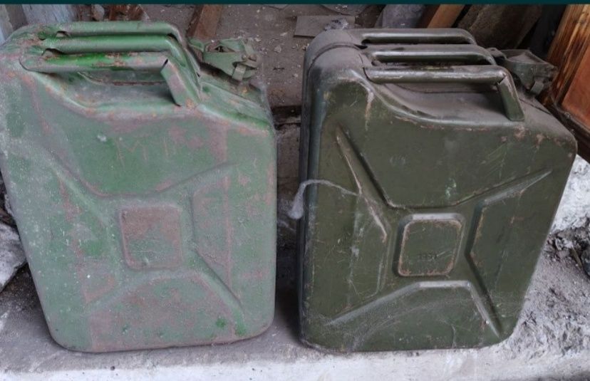 Продам канистры 20 л