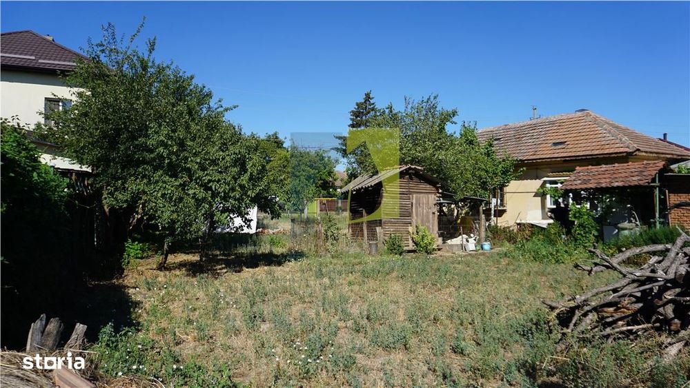 Teren stradal cu casa veche in Podari - toate utilitatile