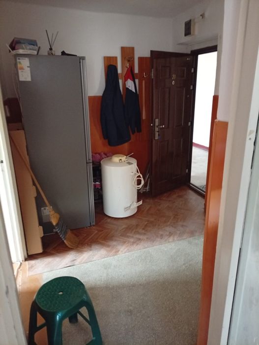 Vând apartament Lonea