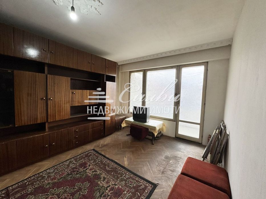 Тристаен апартамент на предпочитан ЧЕТВЪРТИ ЕТАЖ – кв. Пети полк