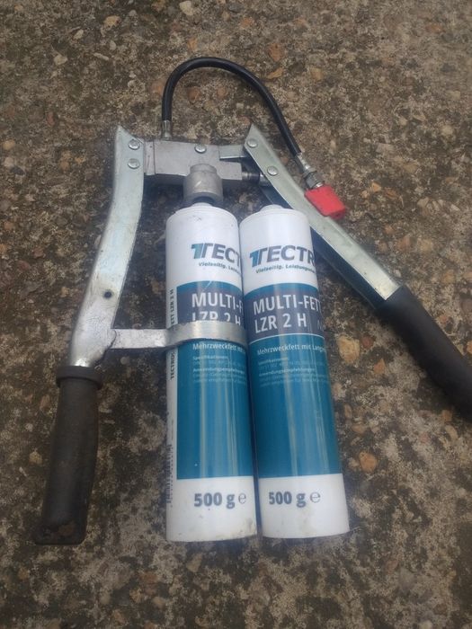 Vând pistol de degresare cu 2 tuburi vazelină