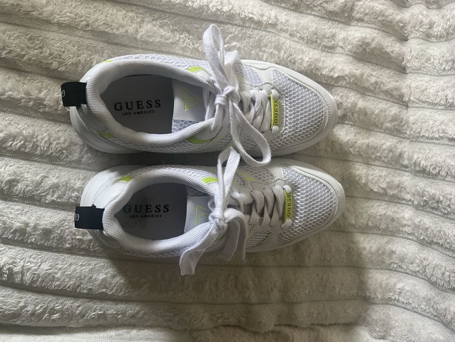 Маратонки GUESS номер 38 бели