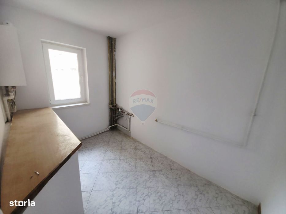 Apartament cu 3 camere de vânzare în zona Maratei
