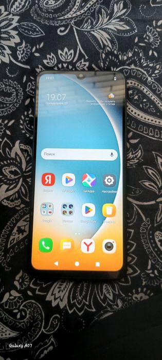 Продам сот телефон POCO C71