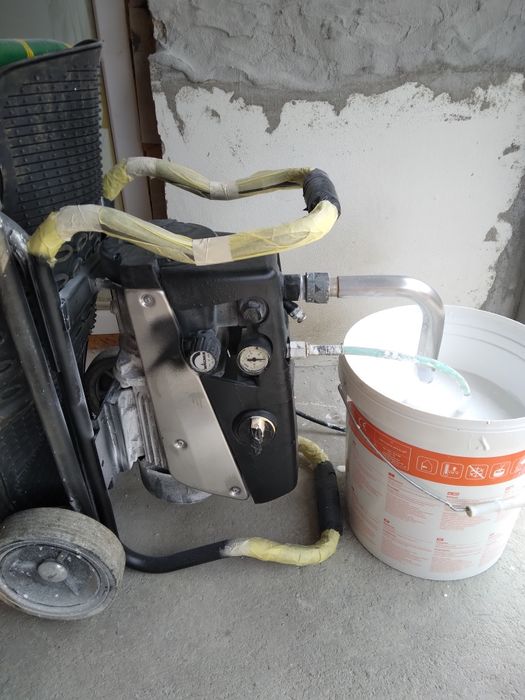 Închiriez pompă  profesională WAGNER cu și fără operator prețul în fun