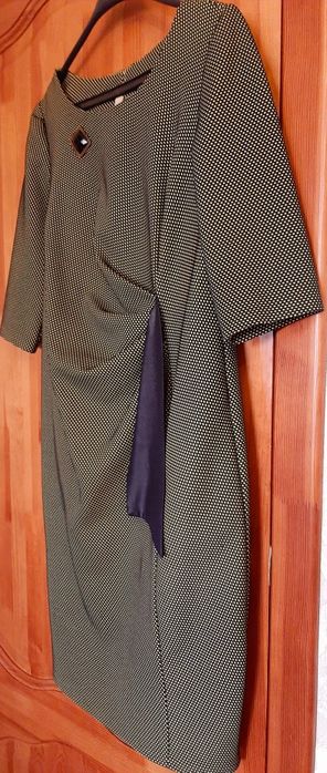 Платье с черным поясом 48 размер