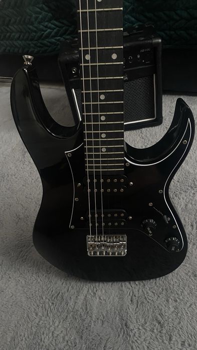 Vând chitara electrica Harly Benton + amplificator