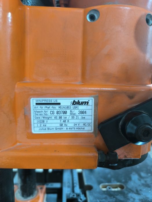 Minipress US blum.  220 V